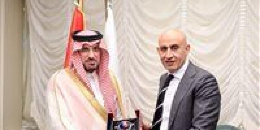 وزير التعليم يستقبل المدير العام لمكتب التربية العربي لدول الخليج لبحث تعزيز فرص التعاون - عرب فايف