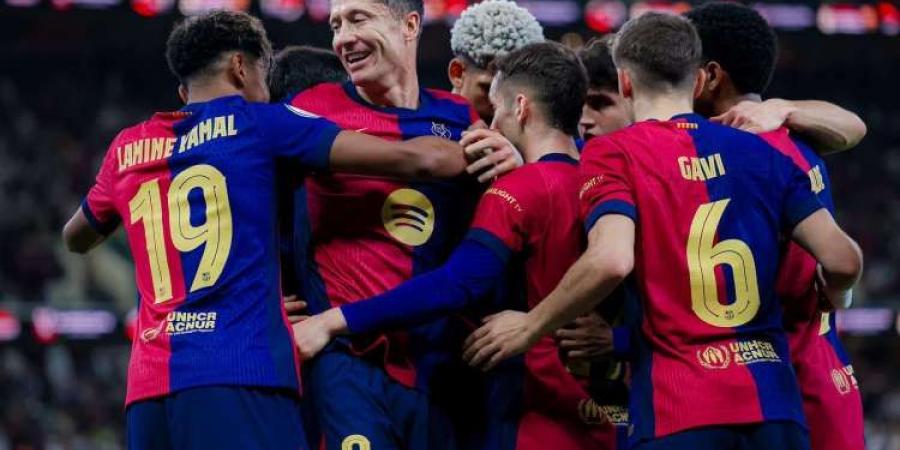 تعليق صادم من لاعب برشلونة بشأن زميله ليفاندوفيسكي - عرب فايف
