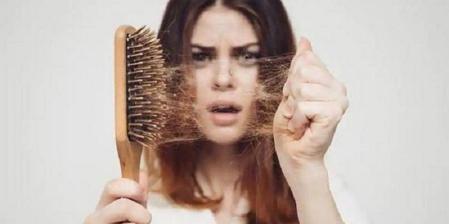 هل تدليك فروة الرأس يوقف تساقط الشعر فعلًا؟ إليك ما يقوله الأطباء - عرب فايف