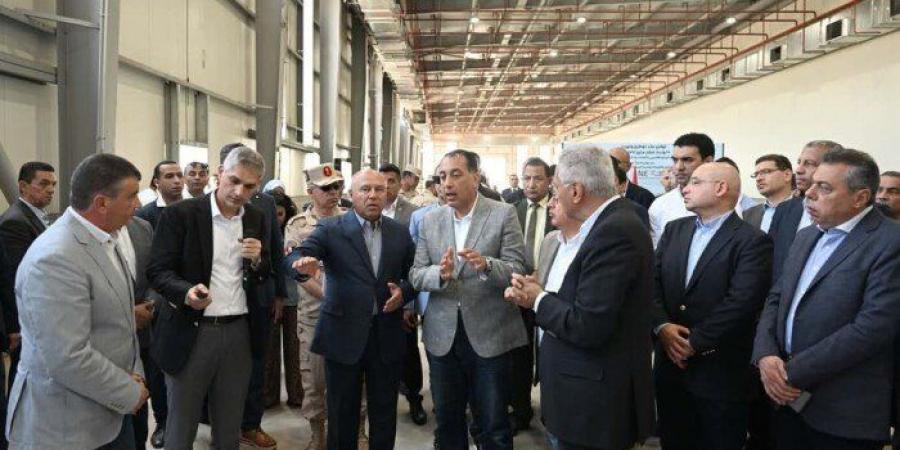 رئيس الوزراء يتفقد مصنع الشركة الوطنية المصرية لصناعات السكك الحديدية «نيرك» - عرب فايف