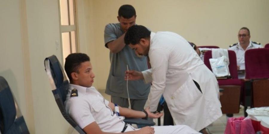 مديرية أمن القاهرة تنظم حملة تبرع بالدم بمشاركة عدد من رجال الشرطة - عرب فايف