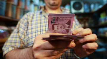 تراجع سعر الدولار والليرة التركية في السوق السوداء سوريا مقابل الليرة السورية اليوم الأربعاء 8 يناير 2025