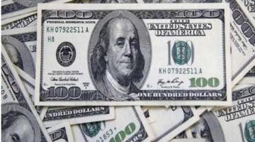 انخفاض سعر ١٠٠ دولار في العراق اليوم في السوق السوداء في بغداد وارتفاعها في أربيل