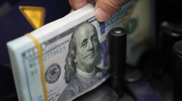 هبوط مدو في سعر الدولار اليوم في بغداد واربيل في السوق السوداء بيع وشراء الجمعة 10 يناير 2025