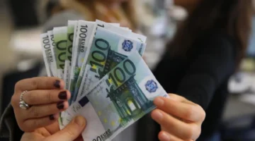 استقرار نسبي.. سعر ١٠٠ اورو بالدينار الجزائري في سوق السكوار بيع وشراء اليوم الأربعاء 8 يناير 2025