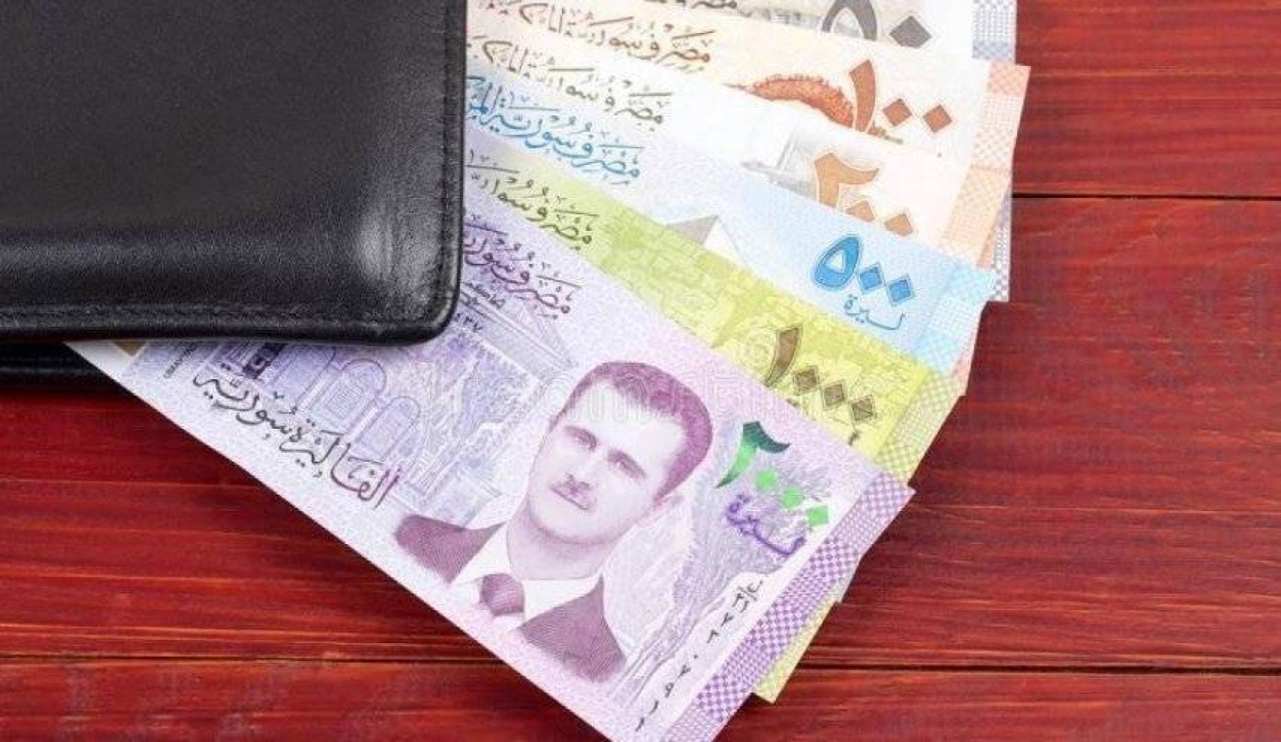 ثبات سعري.. سعر الدولار والليرة التركية في السوق السوداء سوريا شراء ومبيع اليوم السبت 11 يناير 2025 5 ثبات سعري.. سعر الدولار والليرة التركية في السوق السوداء سوريا شراء ومبيع اليوم السبت 11 يناير 2025