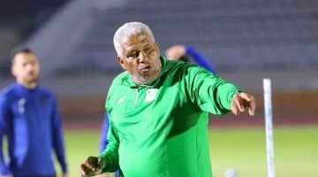 ميمي عبد الرازق يعمل على تصحيح الأخطاء الدفاعية قبل مباراة المصري ضد البنك الأهلي