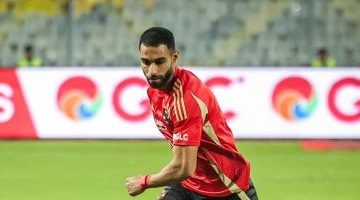 أفشة والسولية يحلان مكان أكرم وبن شرقي في مواجهة الأهلي والبنك