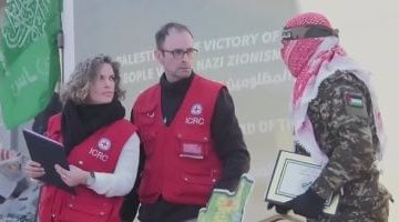 لقاء الصليب الأحمر مع حماس لاستلام الجندي عيدان ألكسندر