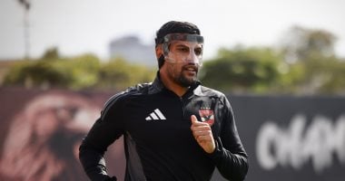 الأهلي يضم يحيى عطية الله والدبيس لمواجهة فاركو في مباراة اللقب الحاسمة 5 الأهلي يضم يحيى عطية الله والدبيس لمواجهة فاركو في مباراة اللقب الحاسمة