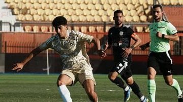 توقعات مباراة الأهلي وفاركو: صراع القمة في الدوري وقنوات البث المباشر