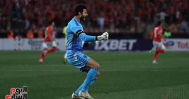 الأهلي يجدد عقود الشناوي وياسر إبراهيم بعد مباراة فاركو 5 الأهلي يجدد عقود الشناوي وياسر إبراهيم بعد مباراة فاركو