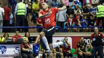 الأهلي يتفوق على الترجي في الشوط الأول من نهائي السوبر الأفريقي لكرة اليد