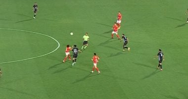 تعادل مثير 1-1 بين الأهلي والبنك في نهاية الشوط الأول 5 تعادل مثير 1-1 بين الأهلي والبنك في نهاية الشوط الأول