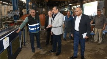 جولة وزير الإنتاج الحربي في مصنع حلوان لمحركات الديزل