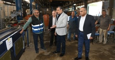 جولة وزير الإنتاج الحربي في مصنع حلوان لمحركات الديزل 5 جولة وزير الإنتاج الحربي في مصنع حلوان لمحركات الديزل