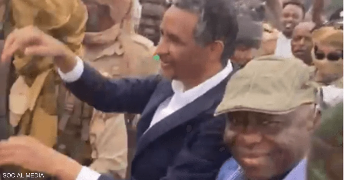 شاهد: دقلو يكسر حاجز الصمت مع جماهير دارفور!