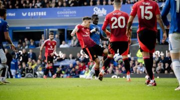 مانشستر يونايتد يتعثر في كأس الكارباو أمام جريمسي رغم محاولة العودة!