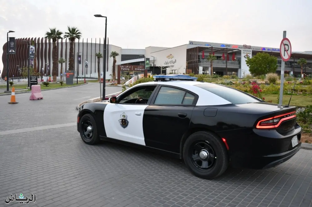 إيقاف مجموعة تضم رجلين وأربع نساء بتهمة الاعتداء في الرياض