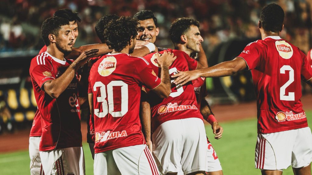توقيت مباراة الأهلي وبيراميدز في الدوري المصري 2025-2026 وأماكن المشاهدة!