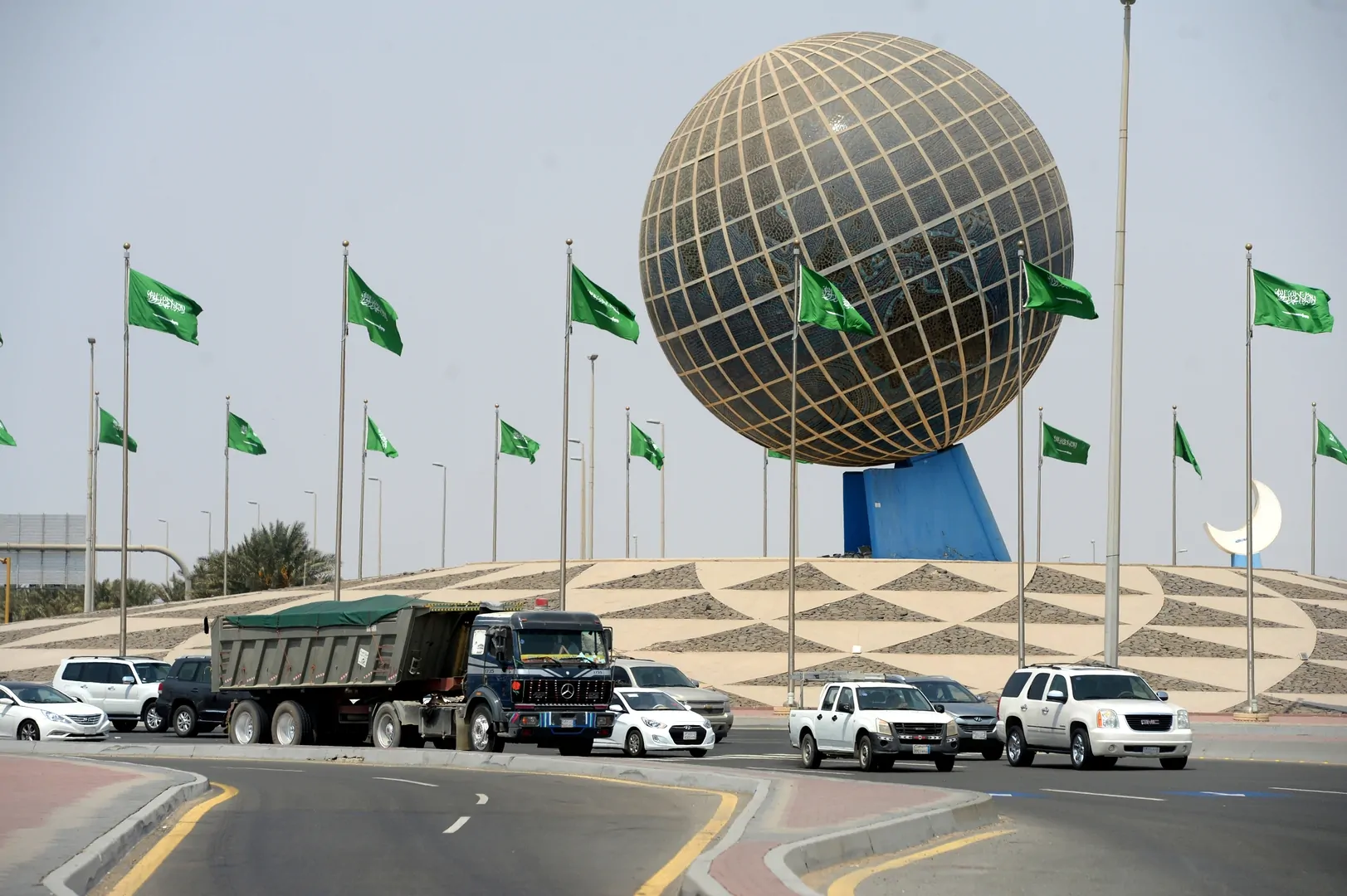مطاعم السعودية الشهيرة تحت ضغط الإفلاس بعد حادث تسمم جماعي