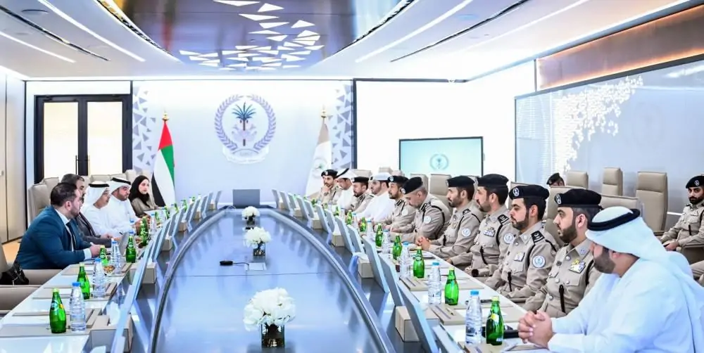 تعزيز التعاون بين شرطة الشارقة ودائرة القضاء لتحقيق العدالة الفعالة