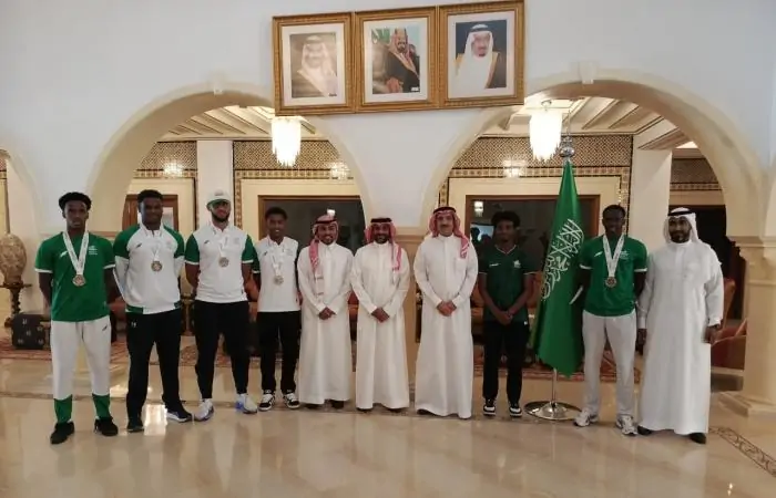 سفير المملكة في تونس يستقبل وفد الرياضة العربي بحفاوة