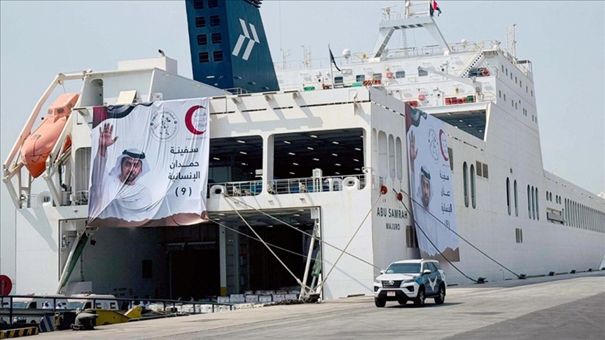 قافلة إماراتية تبحر نحو العريش لدعم غزة