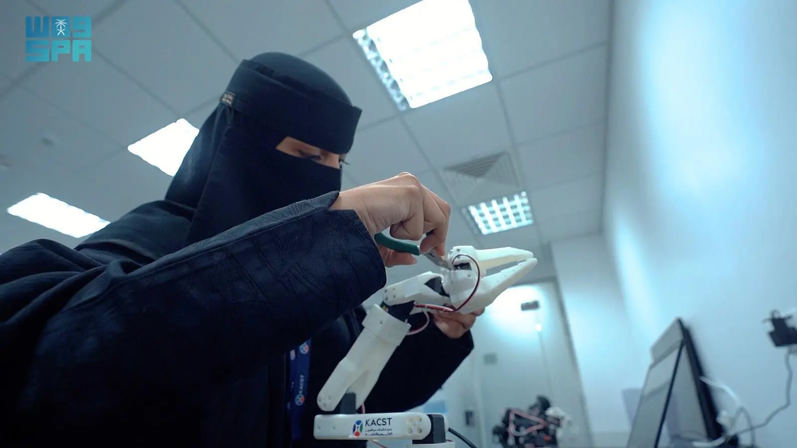 رواد سعوديون يشعلون ثورة الابتكار في الذكاء الاصطناعي والروبوتات