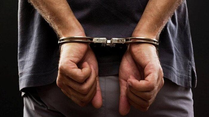 اعتقال مشتبه بهم بتهمة حيازة مخدرات وسلاح في شبرا الخيمة