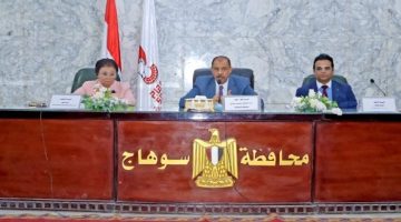 اجتماع دوري لمجلس السكان برئاسة محافظ سوهاج ونائب وزير الصحة