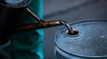 استقرار أسعار النفط بعد مكاسب أسبوعية وسط توقعات بتخفيف السياسة النقدية الأمريكية