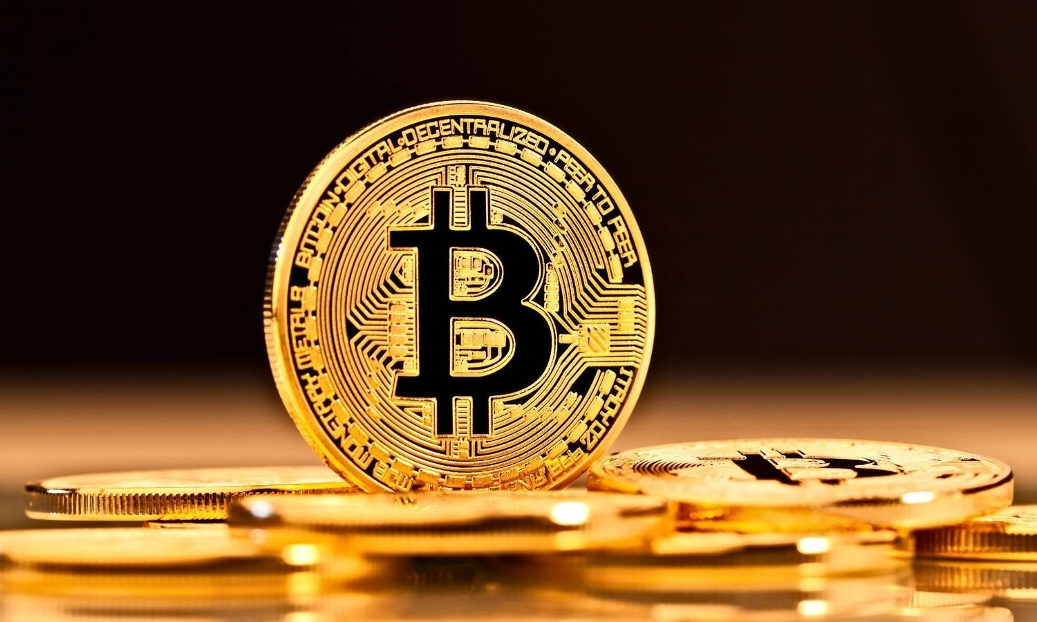 انهيار سوق العملات الرقمية: بيتكوين يتراجع إلى 111 ألف دولار في موجة بيع عارمة