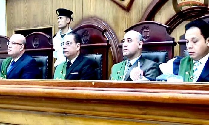 تاجيل محاكمة متهم باستغلال طفليه في التسول بالشرقية
