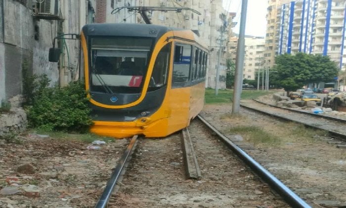 ترام الإسكندرية يخرج عن سكته بلا إصابات