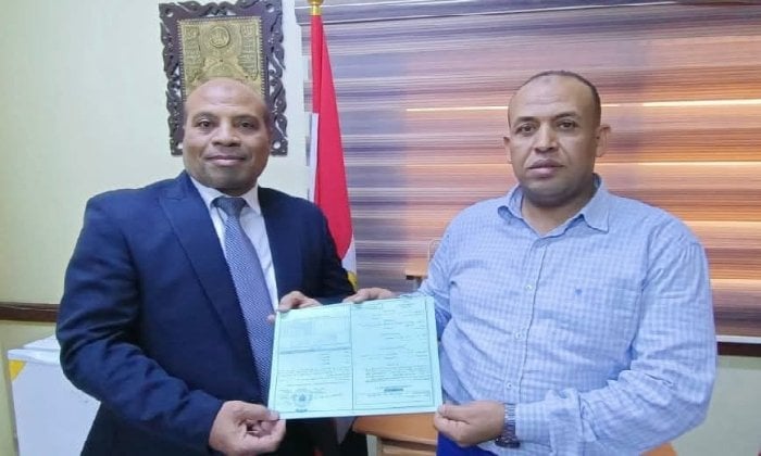تسليم رخصة بناء جديدة في مدينة الأمل بنجع حمادي