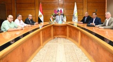 تعزيز الشراكة: رئيس جامعة أسيوط يتعاون مع مديرية الصحة