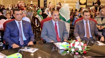 تكريم الأوائل محافظ سوهاج يحتفي بتفوق طالبات مدرسة الأرقم