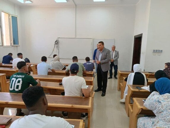 زيارة رئيس جامعة بني سويف التكنولوجية لمتابعة امتحانات الدور الثاني
