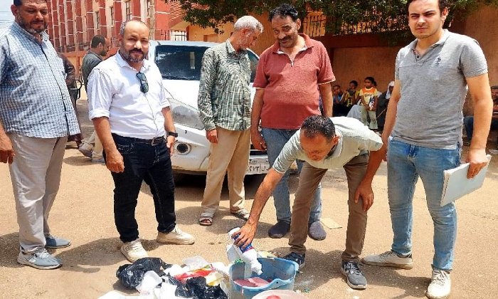 إجراءات صارمة في أسوان: ضبط 144 كجم من الأطعمة الفاسدة وإغلاق المحلات المخالفة