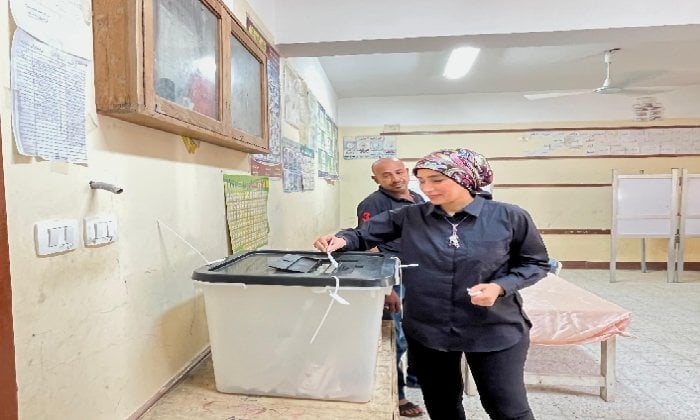 رئيسة جامعة الأقصر تساهم في الجولة النهائية لانتخابات مجلس الشيوخ