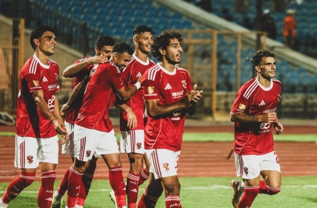 ريبيرو يتفقد حالة اللاعبين المصابين في الأهلي قبل المباراة ضد بيراميدز
