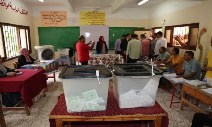 الأقصر تستعد لجولة الإعادة: لجنة انتخابية تفتح أبوابها للناخبين