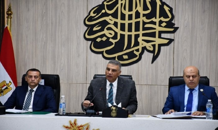 محافظ أسوان يشدد على تسريع تنفيذ مشروعات خطة الاستثمار 2025-2026