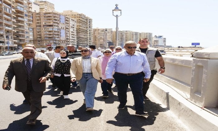 محافظ الإسكندرية يراقب انطلاق كوبري محمد نجيب الجديد