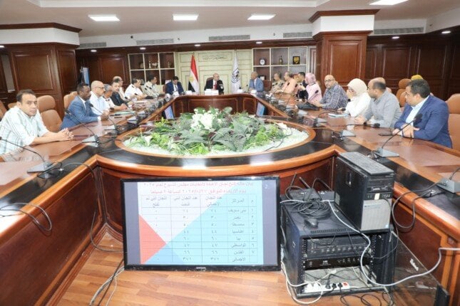 محافظ بني سويف يتابع سير الانتخابات من مركز العمليات