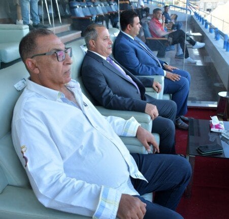 محافظ بورسعيد يراقب مباراة حماسية بين المصري وكهرباء الإسماعيلية في استاد السويس الجديد