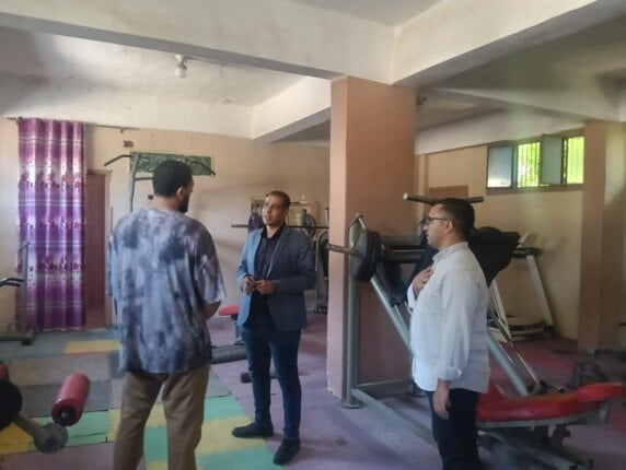 مدير الرياضة بالقليوبية يحقق في مخالفات بمراكز الشباب خلال جولة مفاجئة
