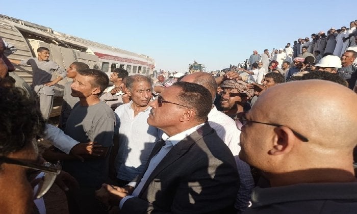 مسؤول مطروح يتفقد موقع حادث قطار زاوية العوامة