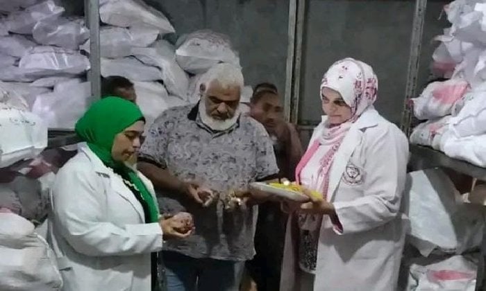 ضبط 4 أطنان من المواد الغذائية غير الصالحة للاستهلاك في الشرقية